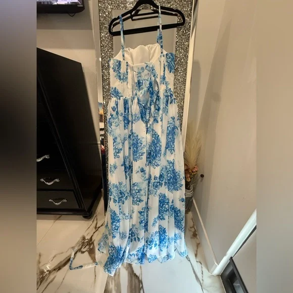 Elegant Blue Floral Strapless Dress - Picture 5 of 7